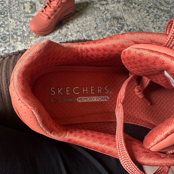 *BRAND NEW* - Women’s Sketchers Uno Stand on Air Sneakers - Sz 9 - Rust Color - Picture 2 of 2